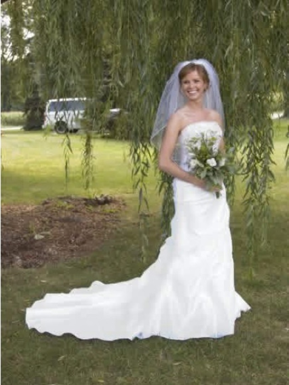 Elegant Strapless White Bridal Gown with Long Train